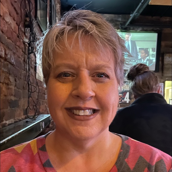 Meet your Posher, Gloria - Picture 1 of 1